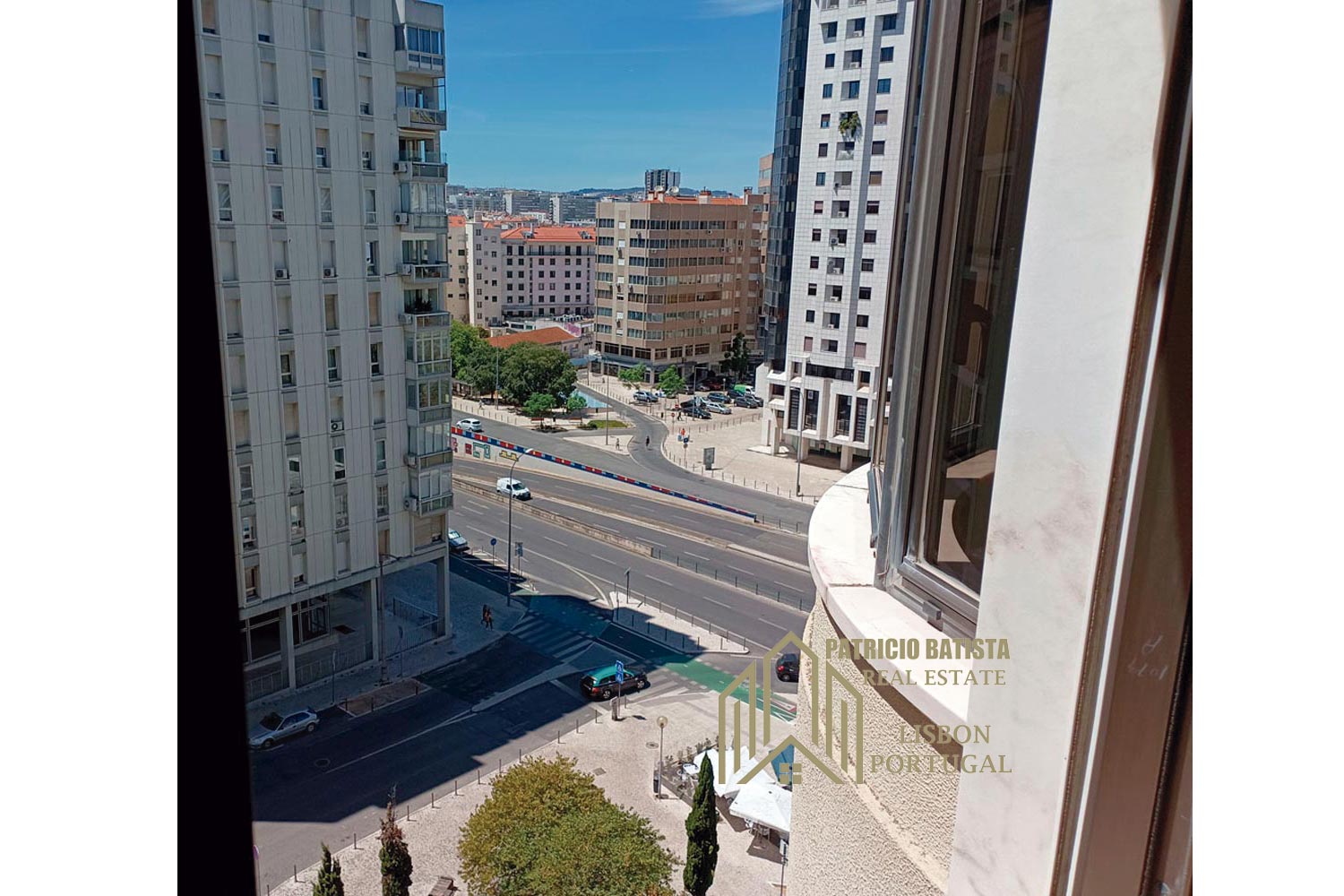 PB Patrício Batista - Areeiro - Prédio de Luxo - Apartamento T4 - Sala - vista desde a janela