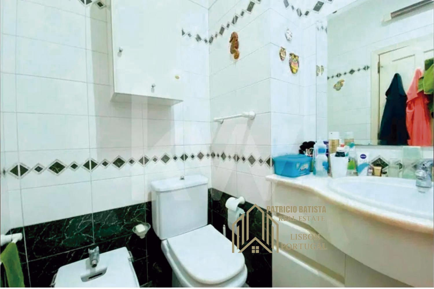 PB Patrício Batista - Areeiro - Prédio de Luxo - Apartamento T4 - Casa de Banho Quartos